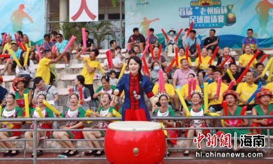 比如片中的高潮戏搓澡大赛，就很像《食神》里的食神争霸赛。