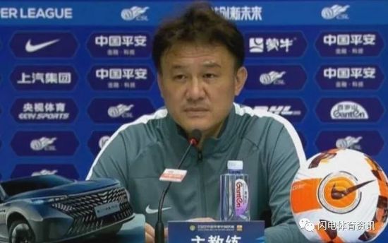 杰森·多灵和克里斯·劳威尔也帅气亮相。