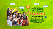 现场人气爆棚，李敏镐顶着一头潮发一出场，就引得在场粉丝尖叫，这位长腿男神在获化妆师补妆时更是抿嘴卖萌，引人心动。